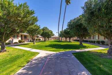 13694 N Newcastle Dr, Sun City, AZ 85351 - photo 4