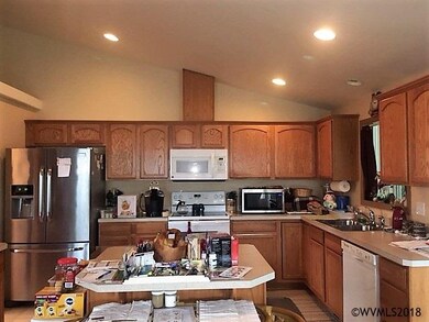 3328 Clearwater Dr NE, Albany, OR 97321 - photo 5