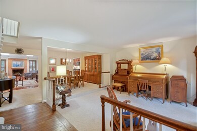 12232 Tildenwood Dr, Rockville, MD 20852 - photo 3