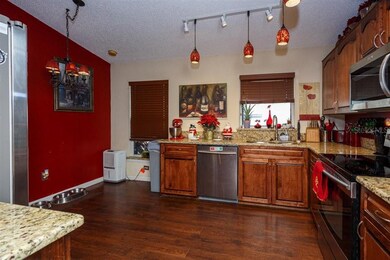 Eat-in Kitchen - all new appliances