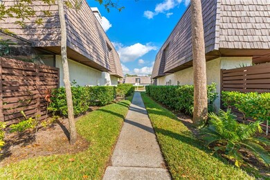 15233 W Pond Woods Dr unit 404, Tampa, FL 33618 - photo 3