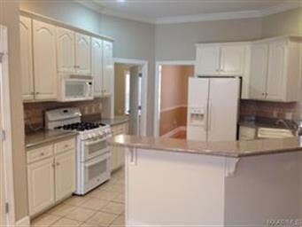 Wonderful kitchen with gas stove, lots of cabinets