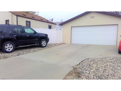 805 E 21st St, Des Moines, IA 50317 - photo 3