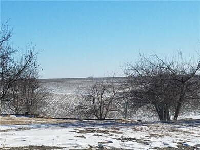 5698 E 64th St S, Newton, IA 50208 - photo 2