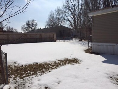 215 E Deer St, Mandan, ND 58554 - photo 4