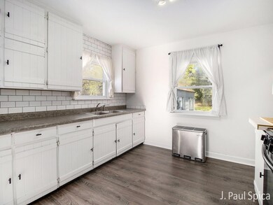 475 Park St, Wayland, MI 49348 - photo 6