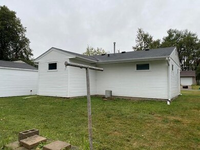 702 E 12th Street Place N, Newton, IA 50208 - photo 3