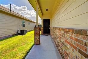 12647 Redbud Villa Ln, Houston, TX 77086 - photo 6