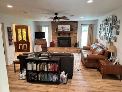 3 Scotsmeadow St, Gainesville, TX 76240 - photo 2