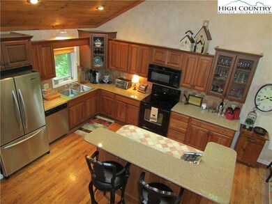 76 Green Ridge Ln unit B, Banner Elk, NC 28604 - photo 5
