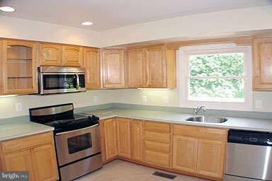 10722 Pheasant Dr, Clarksburg, MD 20871 - photo 5