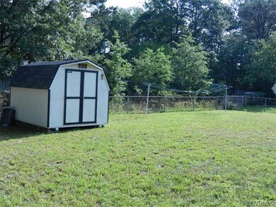 DETACHED STORAGE SHED CONVEYS IN 
