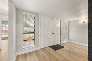 4809 Trailwood Dr, Grand Prairie, TX 75052 - photo 6