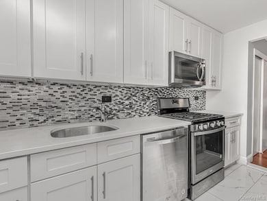 The Raymont unit 4-B, Bronx, NY 10463 - photo 4