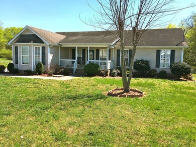 213 Warren Cir, Shelbyville, TN 37160 - photo 2