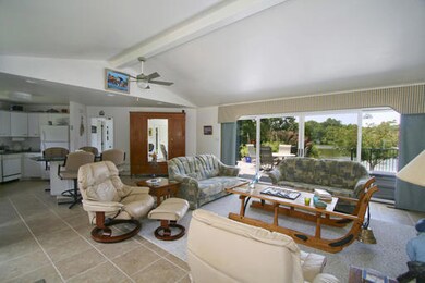 03_104InagehiWay_GreatRoom01