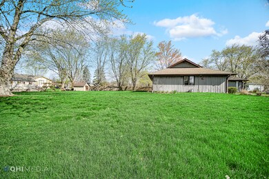 10S190 Alago Rd, Naperville, IL 60564 - photo 4