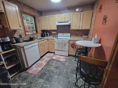 9853 Deerwood Dr, Tobyhanna, PA 18466 - photo 3