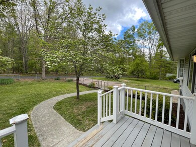 06Front Porch View R
