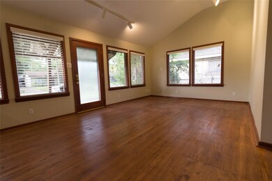 1333 Cheshire Ln, Houston, TX 77018 - photo 2