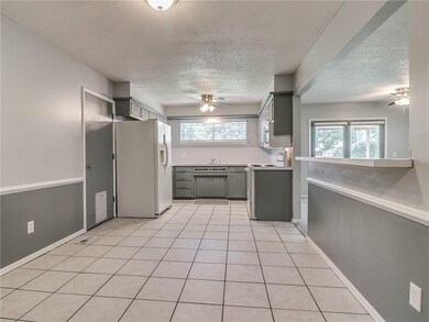 6424 N Ann Arbor Ave, Warr Acres, OK 73132 - photo 3