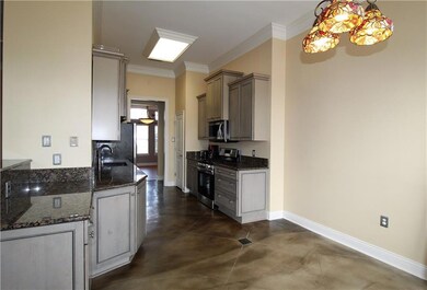 Kitchen & Breakfast Area