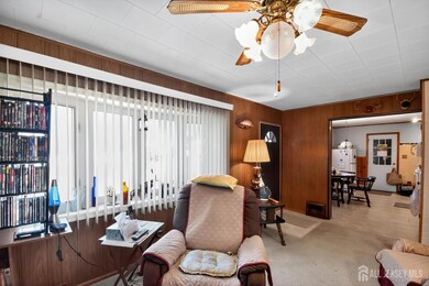 18 Hemlock Dr, Parlin, NJ 08859 - photo 4