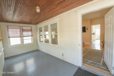 806 S 10th St, Grand Forks, ND 58201 - photo 3