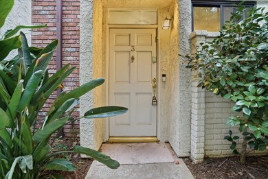 6540 Hayvenhurst Ave unit 3, Van Nuys, CA 91406 - photo 2