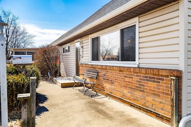 647 Savannah Dr, Columbus, OH 43228 - photo 5