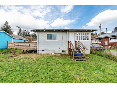1066 S 8th St, Coos Bay, OR 97420 - photo 6