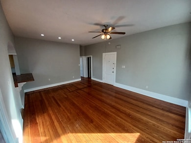 124 W Mistletoe Ave unit 3, San Antonio, TX 78212 - photo 2