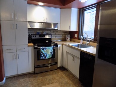 18433 Clyde Rd, Homewood, IL 60430 - photo 5