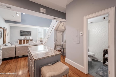 3-web-or-mls-21 N Front St-103
