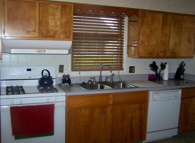 1280 Huntly Dr, Columbus, OH 43227 - photo 5