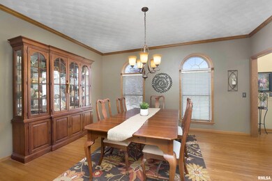 3910 Ridgewood Dr, Davenport, IA 52807 - photo 6