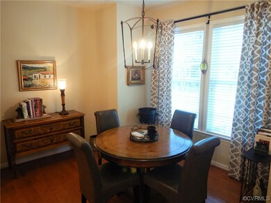 Eat-in Kitchen