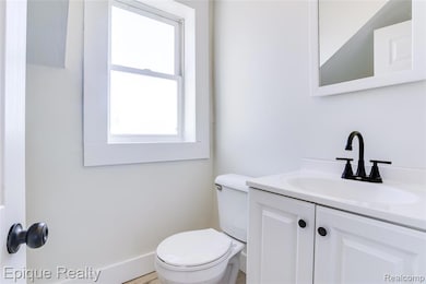 711 Stanton St, Port Huron, MI 48060 - photo 5