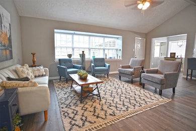 5250 Appleblossom Ln, Friendswood, TX 77546 - photo 3