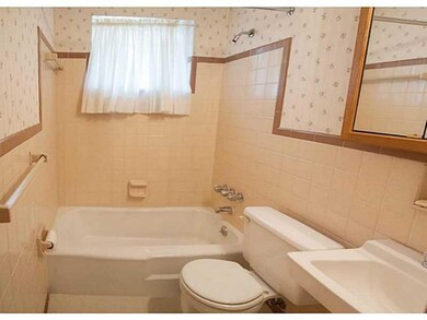 135 Lloyd Ave, Pittsburgh, PA 15218 - photo 5