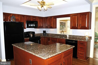 10803 Glen Mist Ln, Fairfax, VA 22030 - photo 2