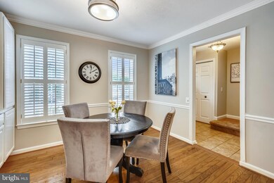 1316 Chetworth Ct, Alexandria, VA 22314 - photo 6