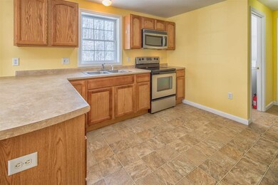 788 Salmon Falls Rd unit A, Rochester, NH 03868 - photo 4