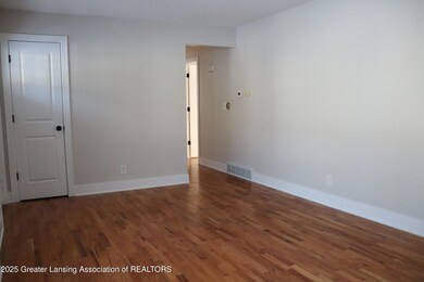 4926 Alpha St, Lansing, MI 48910 - photo 4