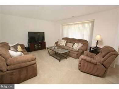 306 Oliphant Ln, Mount Laurel, NJ 08054 - photo 4