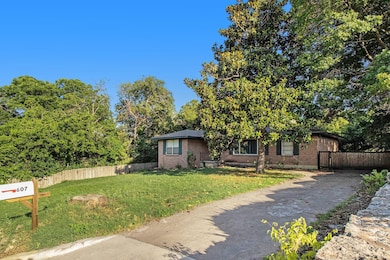 607 W Couts St, Weatherford, TX 76086 - photo 2