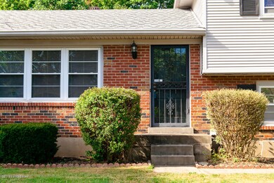 9419 Plumwood Rd, Louisville, KY 40291 - photo 2