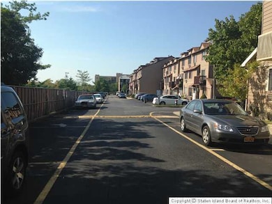 120 Lamped Loop unit A, Staten Island, NY 10314 - photo 2