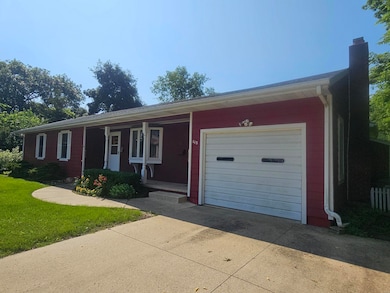 112 6th St NE, Oelwein, IA 50662 - photo 3