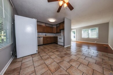 4806 SW 28th St, Topeka, KS 66614 - photo 3